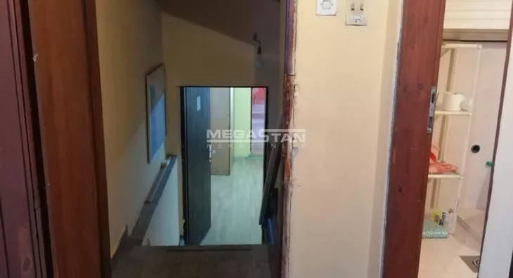 Poslovna zgrada | 4zida