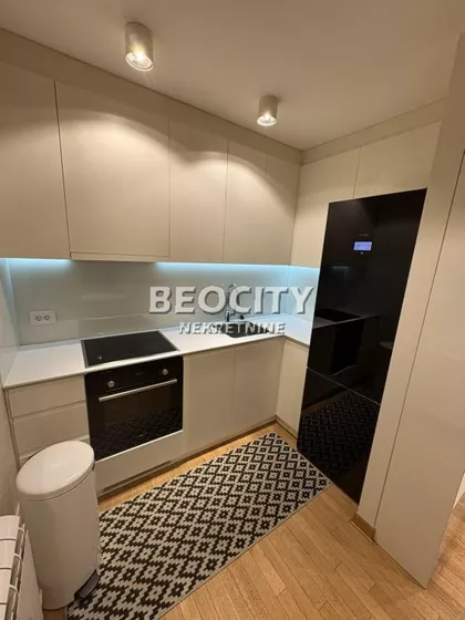 Mike Alasa | 4zida.rs