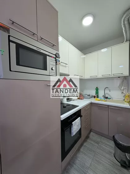 Crveni Pevac | 4zida.rs