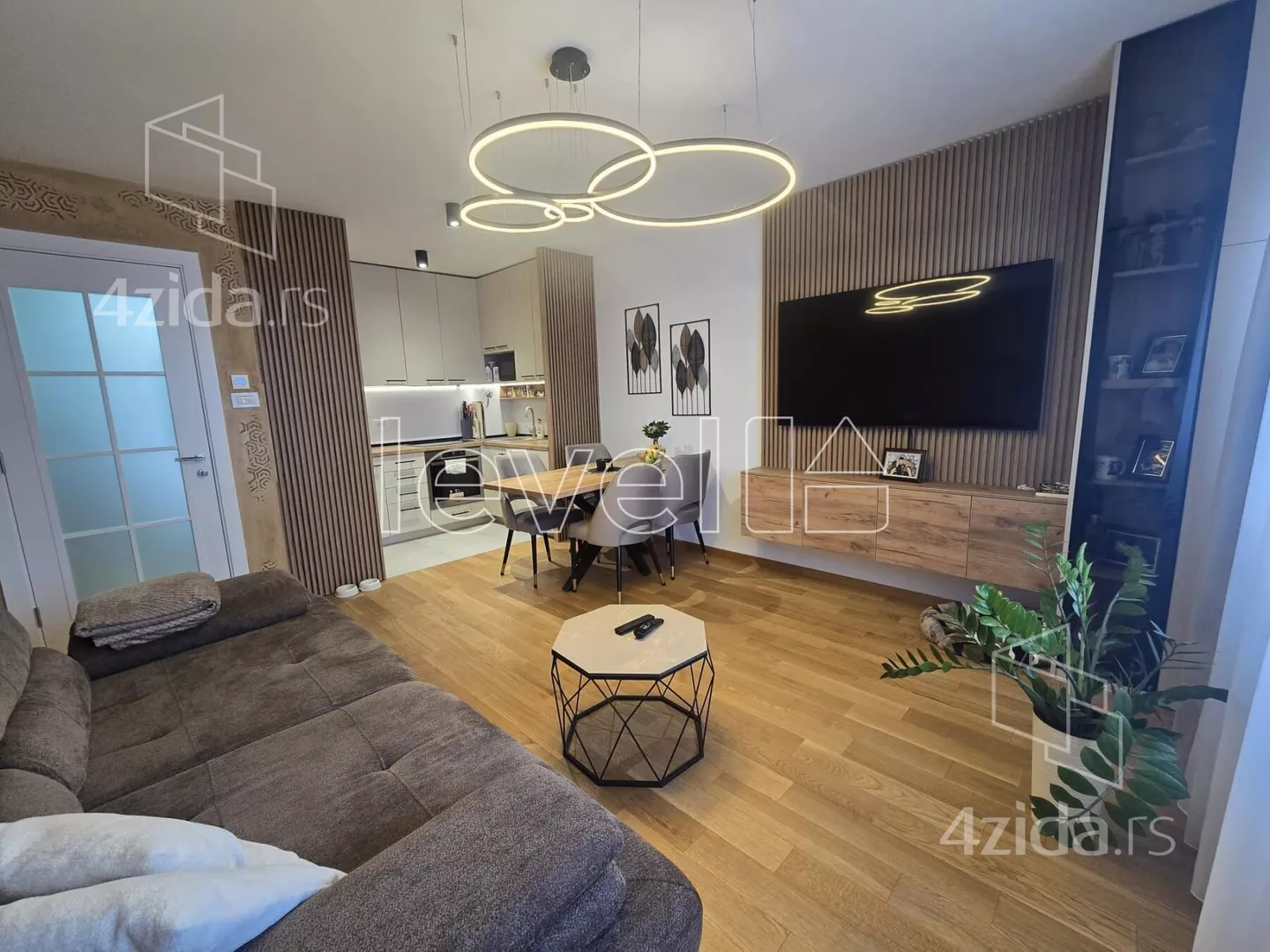 Troiposoban stan | 4zida