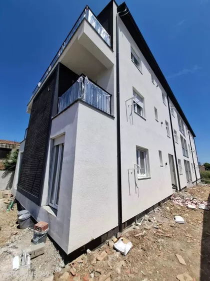 Surčin (mesto) | 4zida.rs