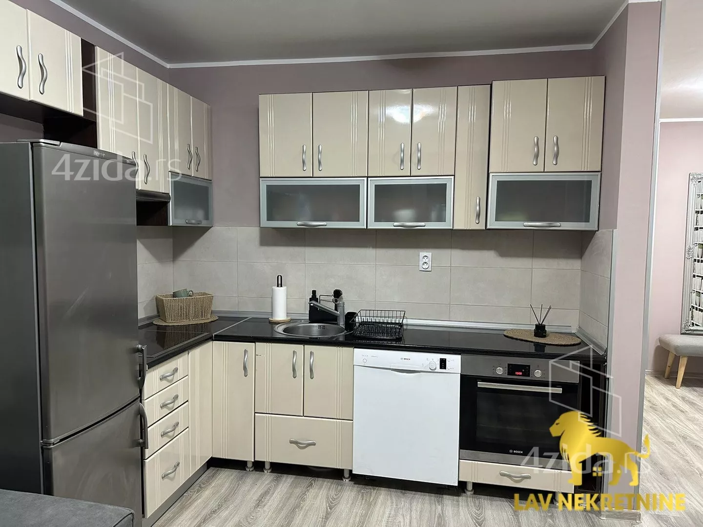 Dvoiposoban stan | 4zida