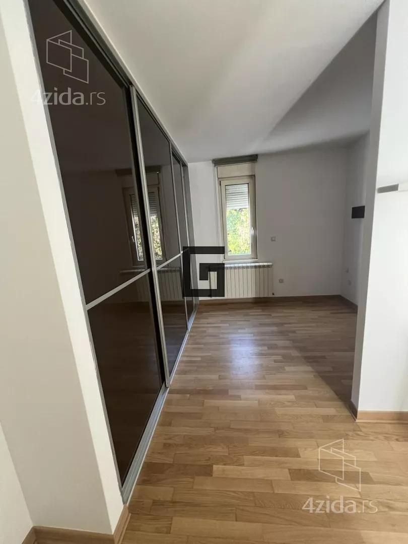 Četvoroiposoban stan | 4zida