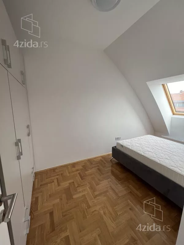 Šestosoban stan | 4zida