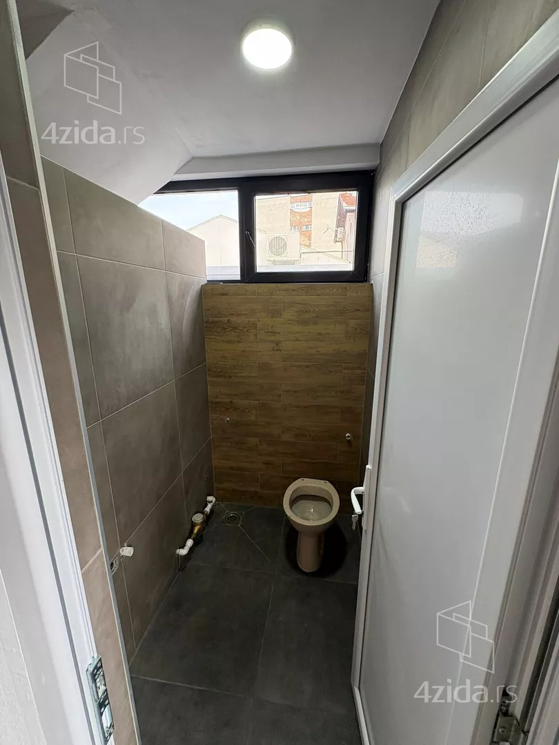 Poslovna zgrada | 4zida