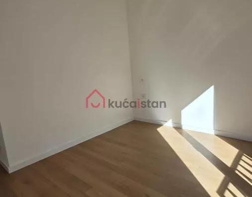 Četvoroiposoban stan | 4zida