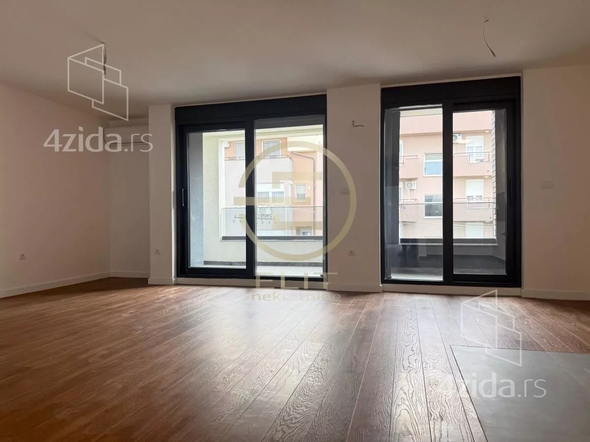 Šestosoban stan | 4zida