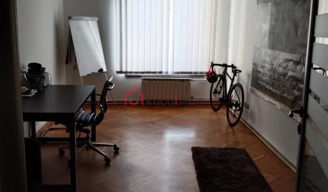Poslovna zgrada | 4zida