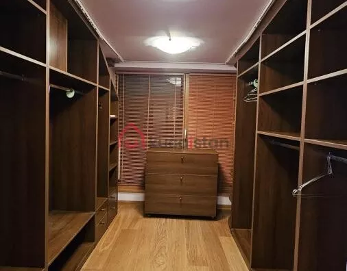 Sedmosoban stan | 4zida