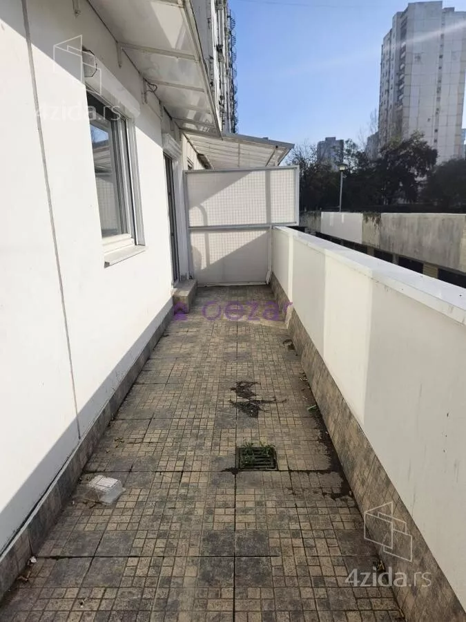 Petosoban stan | 4zida