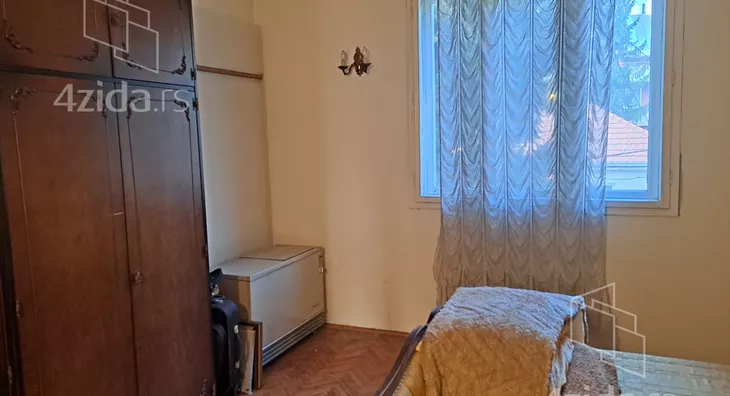 Četvoroiposoban stan | 4zida