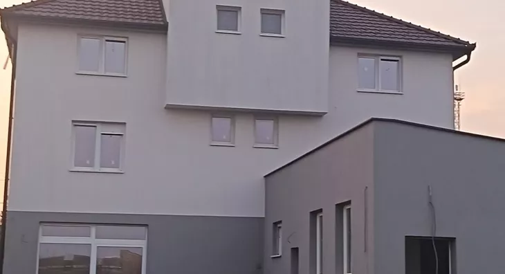 Poslovna zgrada | 4zida