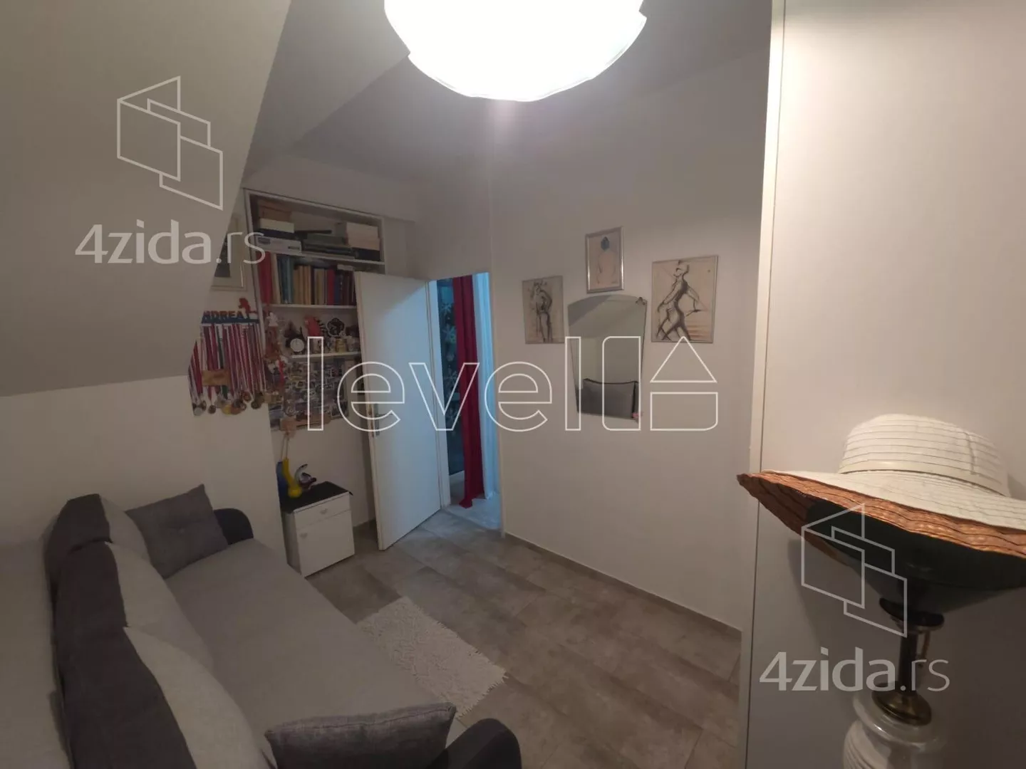 Troiposoban stan | 4zida