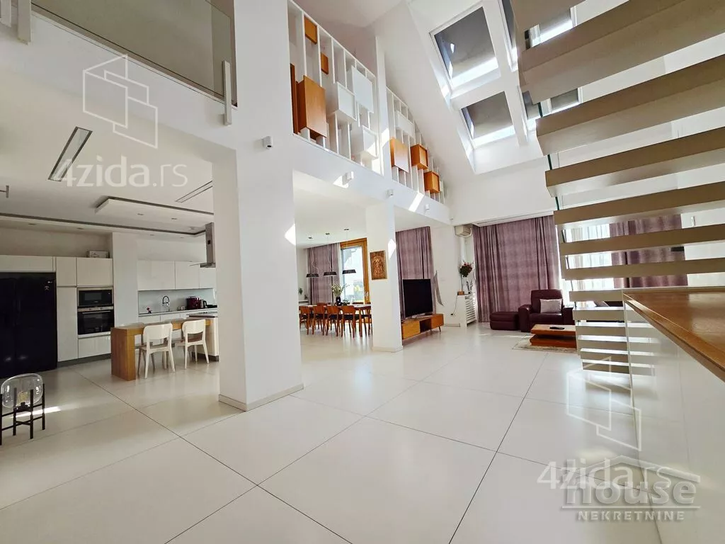 Sedmosoban stan | 4zida