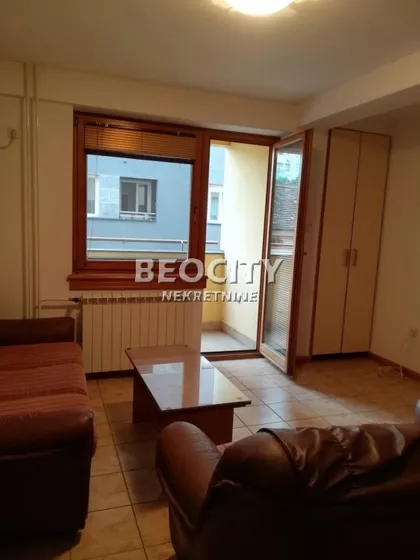 Petra Drapšina | 4zida.rs