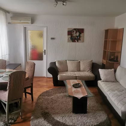 Pesnička 7 | 4zida.rs