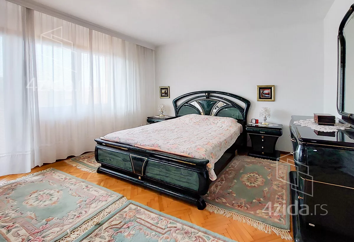 5-etažna kuća | 4zida