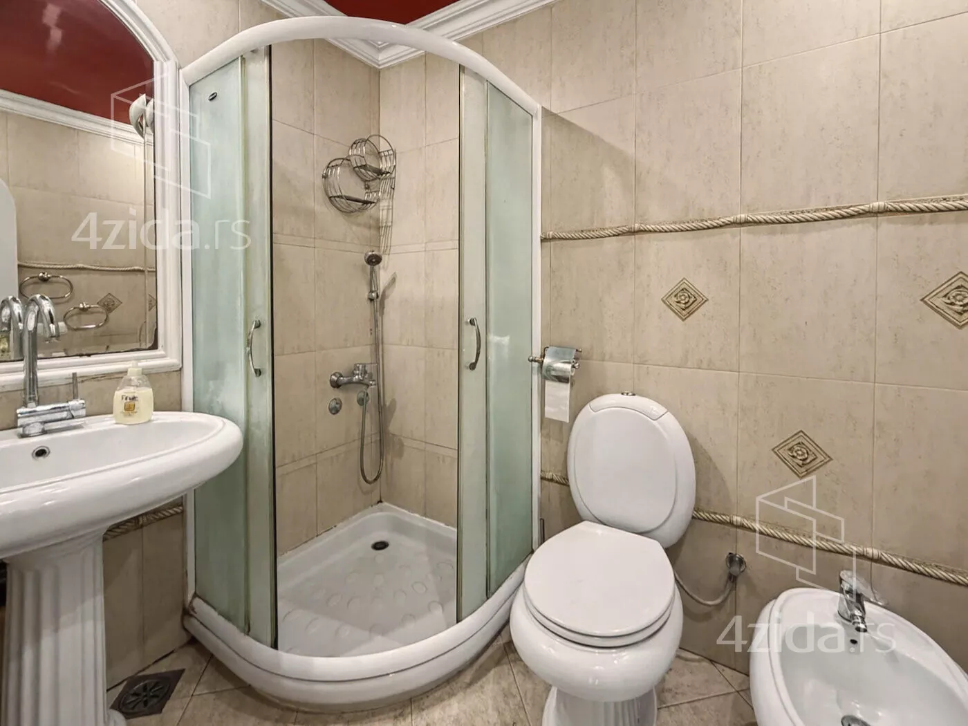 Troiposoban stan | 4zida