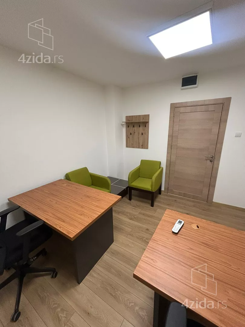 Poslovna zgrada | 4zida