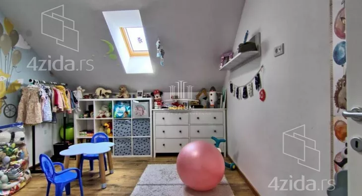 Četvoroiposoban stan | 4zida