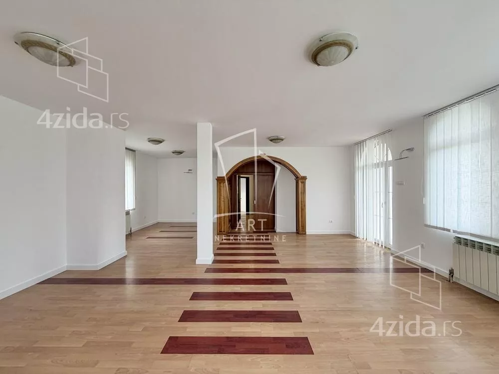 Poslovna zgrada | 4zida