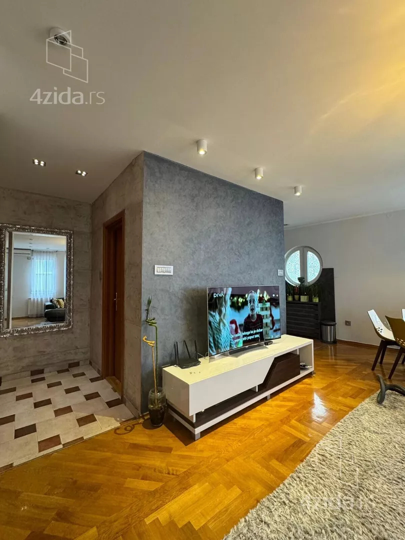 Petosoban stan | 4zida