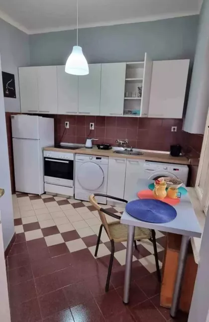 Pravni fakultet - Vračar | 4zida.rs