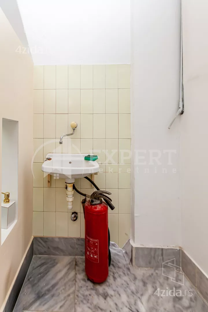Lokal | 4zida