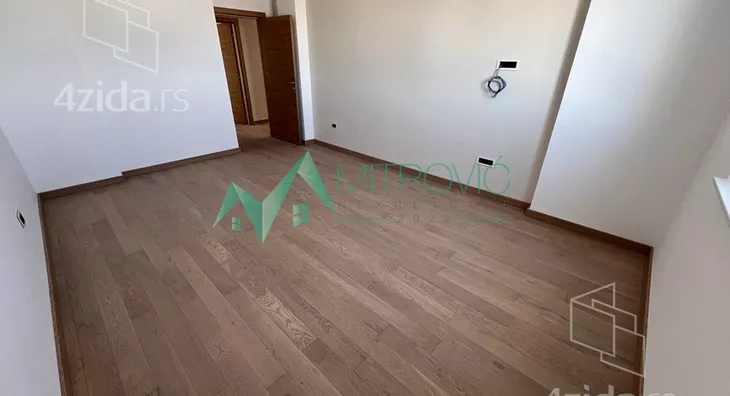 Šestosoban stan | 4zida