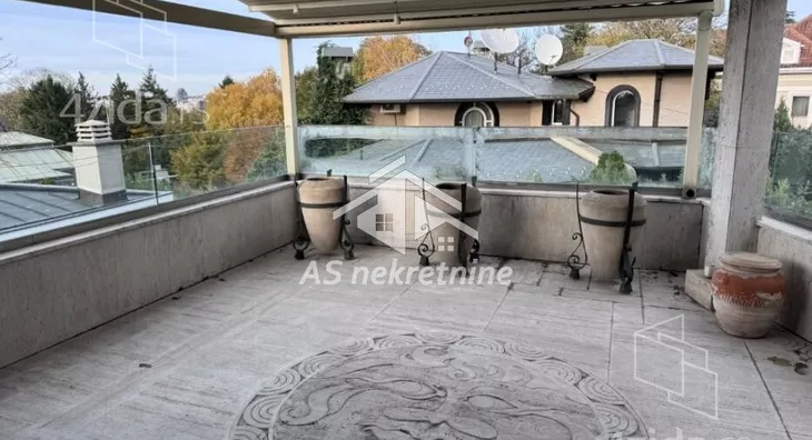 Četvoroiposoban stan | 4zida