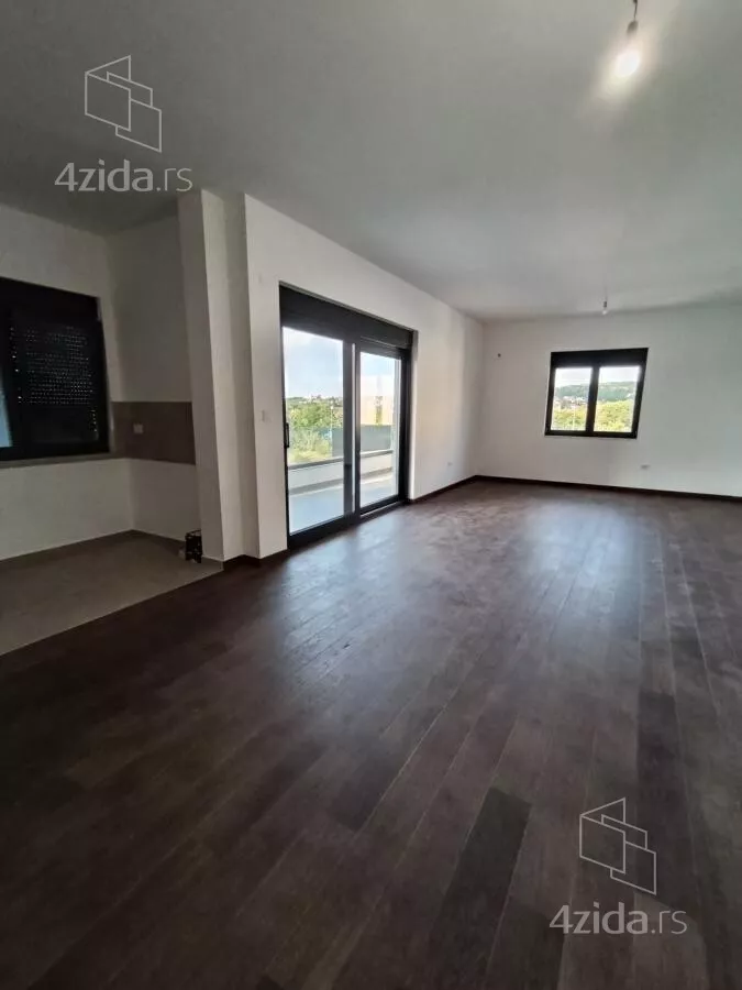 Četvoroiposoban stan | 4zida