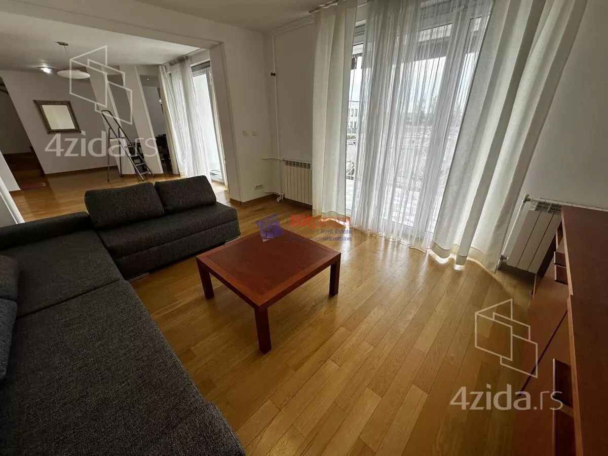 Šestosoban stan | 4zida