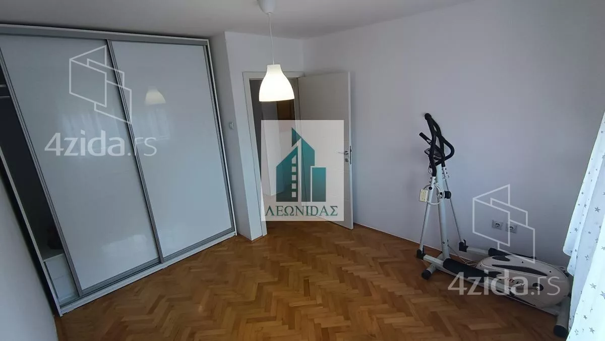 Četvoroiposoban stan | 4zida