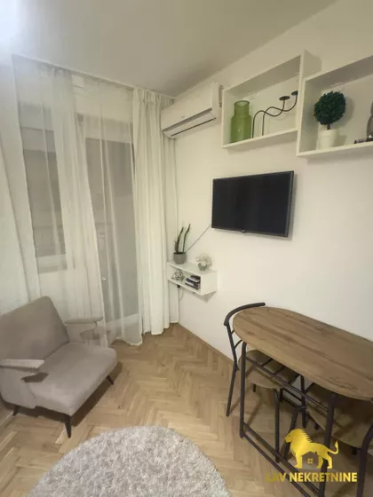 VALENTINA VODNIKA | 4zida.rs