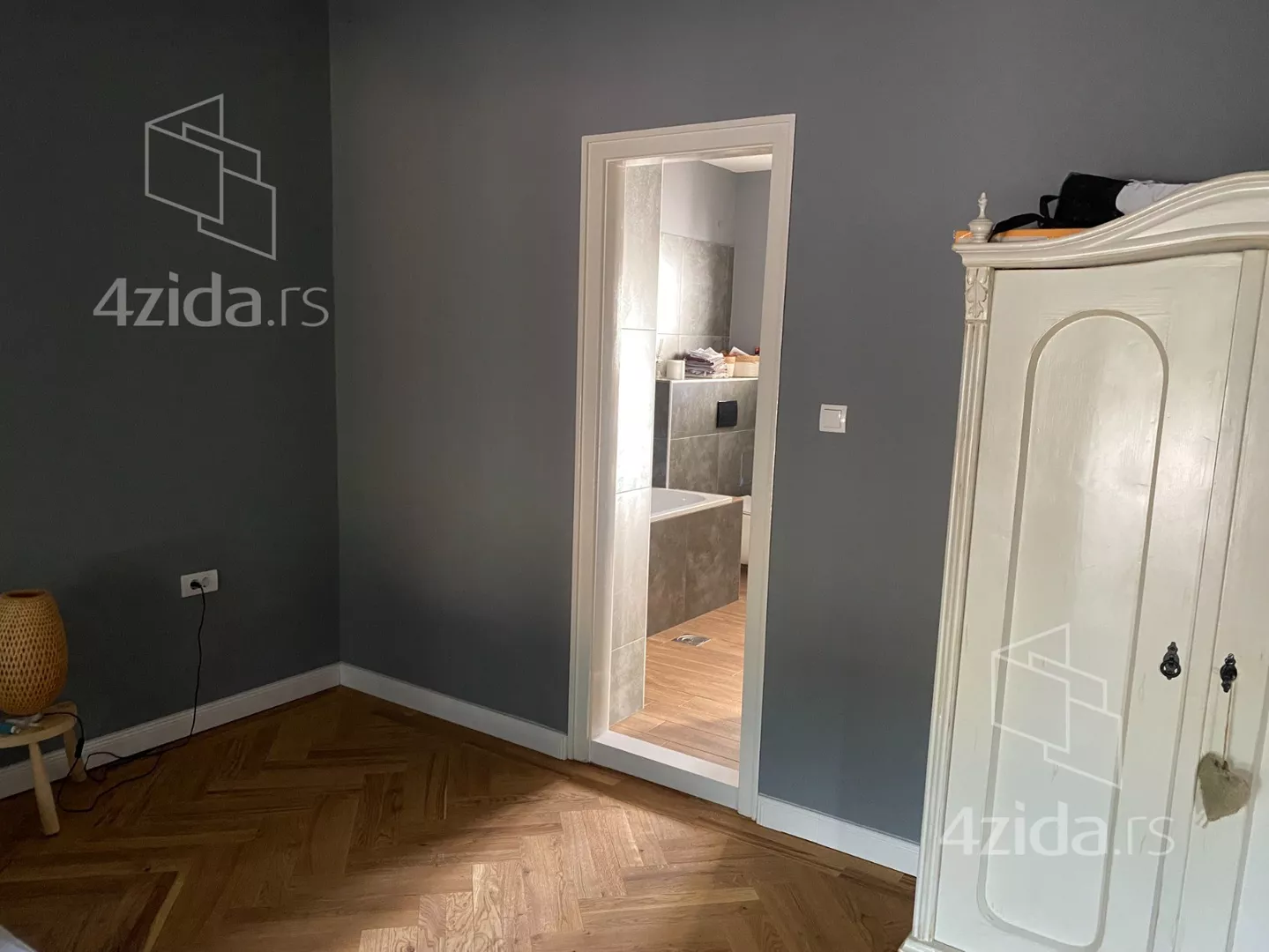 Četvoroiposoban stan | 4zida