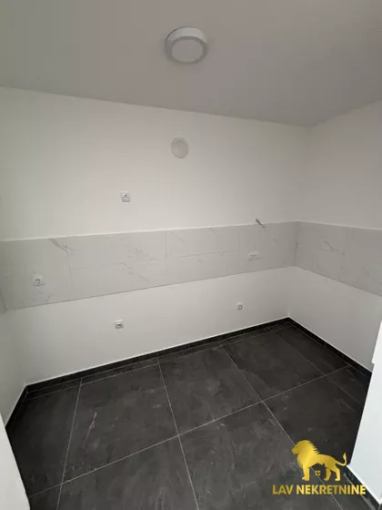 SLAVONSKA | 4zida.rs