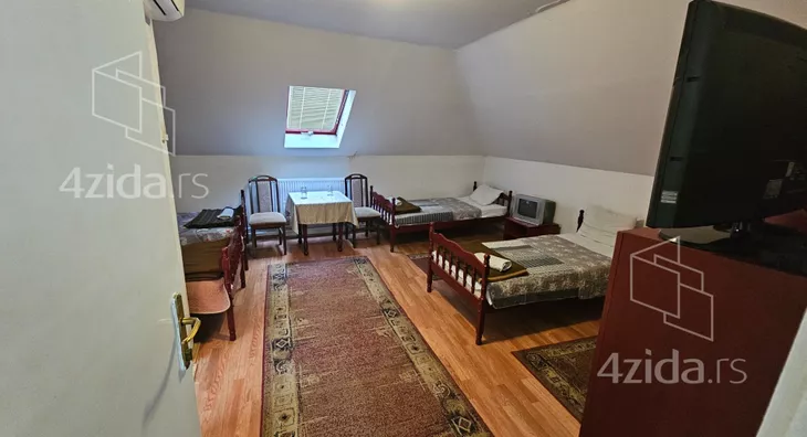 Poslovna zgrada | 4zida