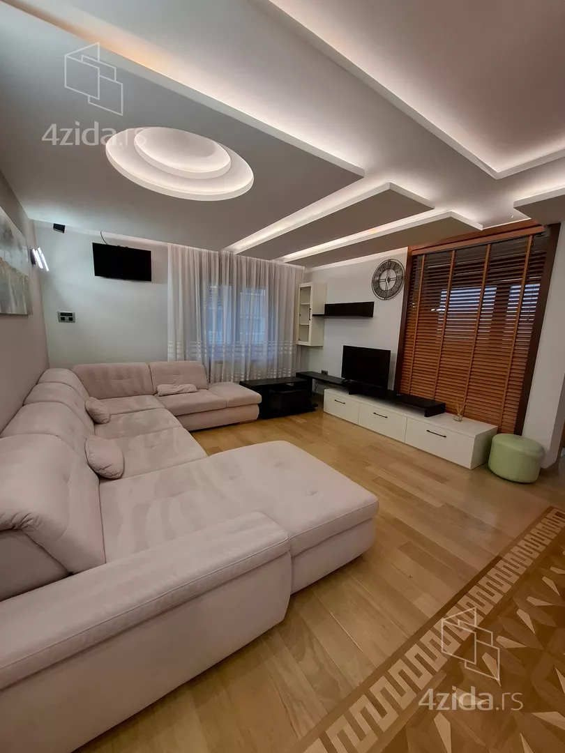 Šestosoban stan | 4zida