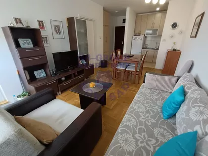 Železnički Park | 4zida.rs