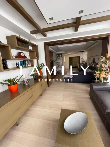 Lipov Gaj | 4zida.rs