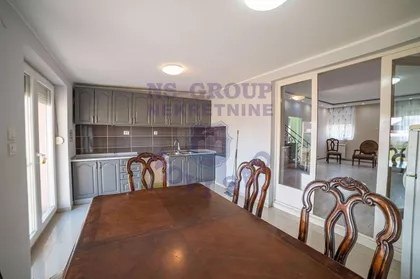 Emila Čakre | 4zida.rs