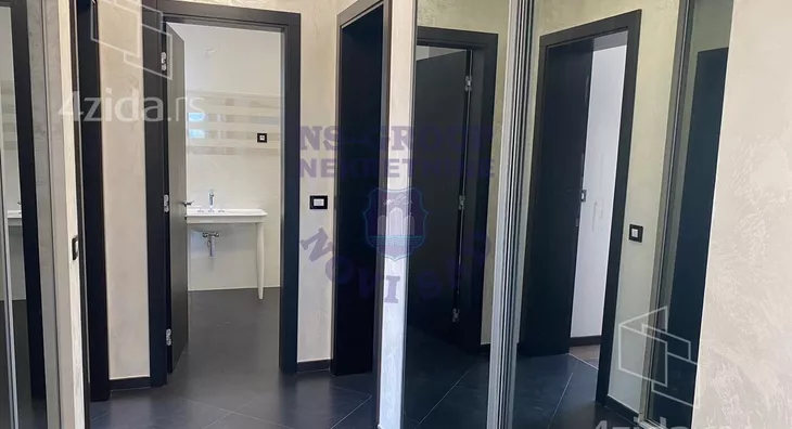 Šestosoban stan | 4zida