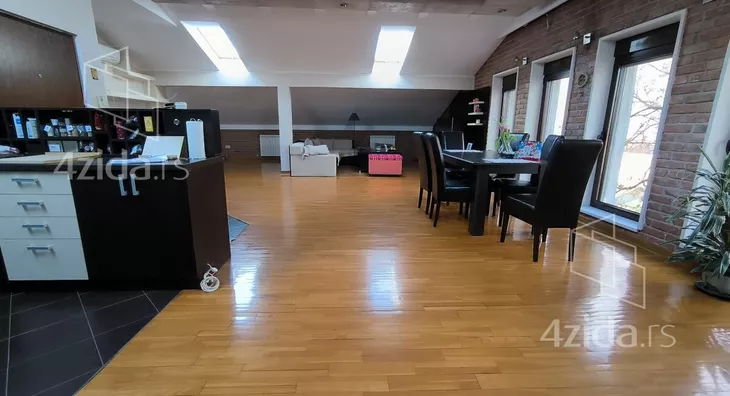 Četvoroiposoban stan | 4zida