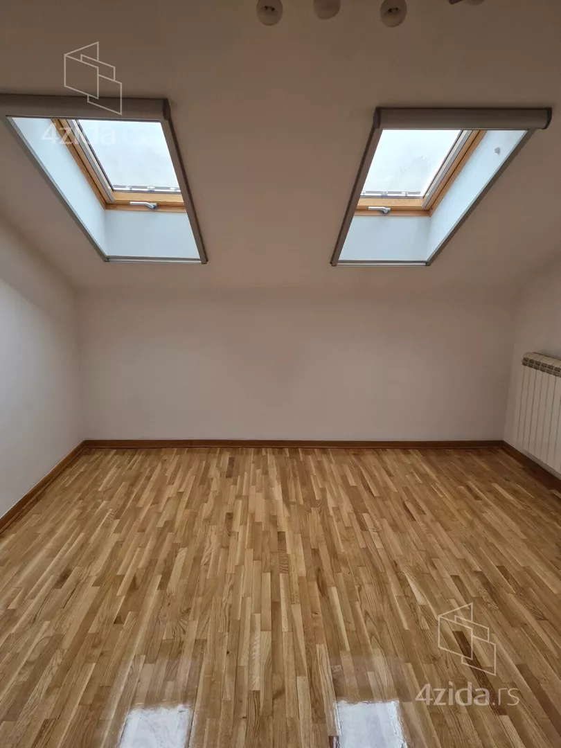 Četvoroiposoban stan | 4zida