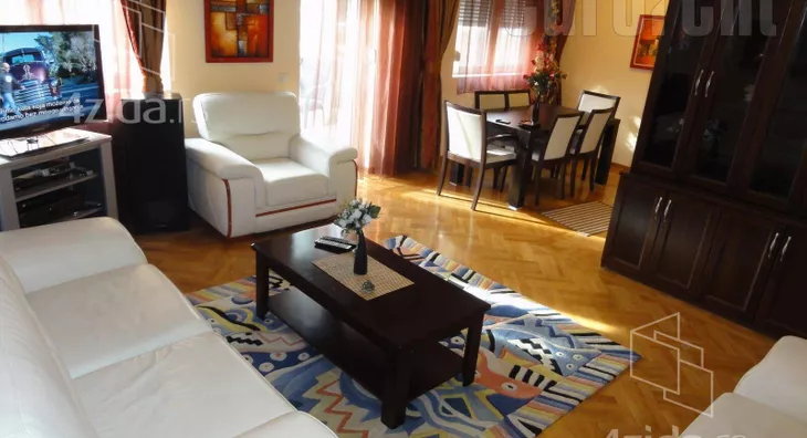 Četvoroiposoban stan | 4zida