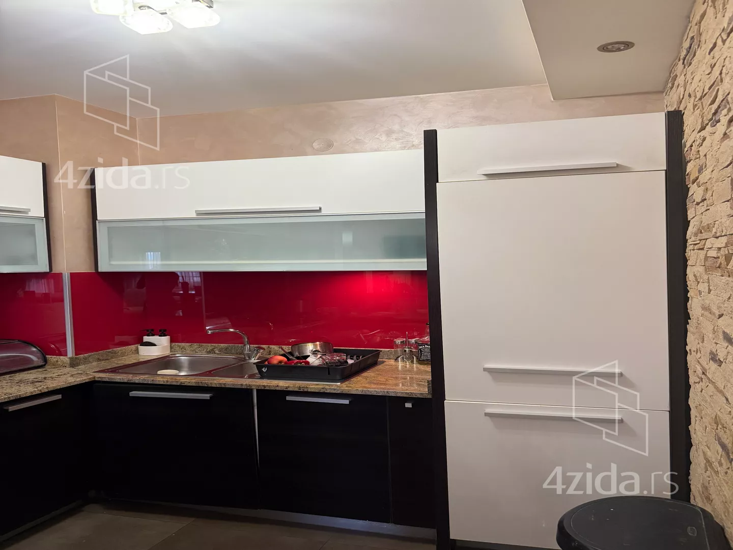 Četvoroiposoban stan | 4zida