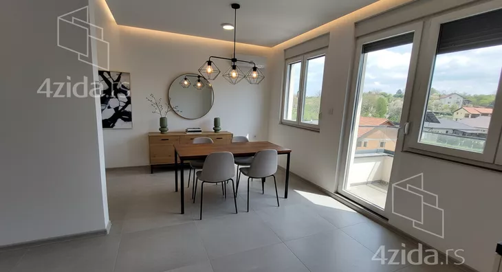 Troiposoban stan | 4zida