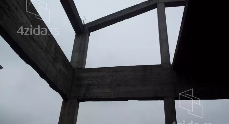 Poslovna zgrada | 4zida