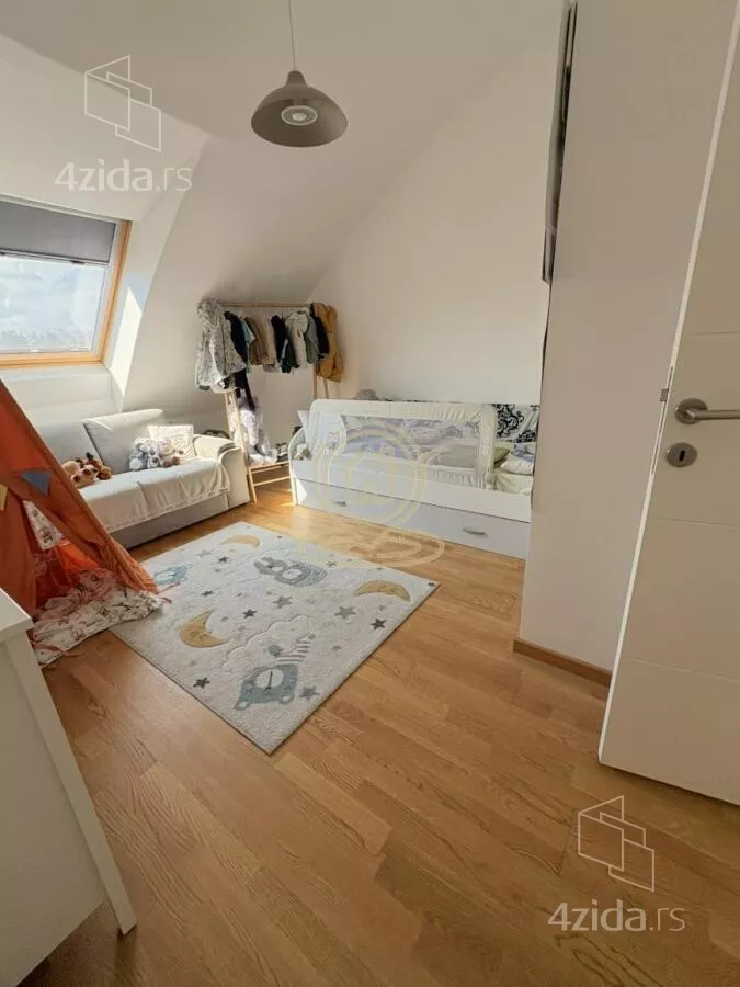 Troiposoban stan | 4zida