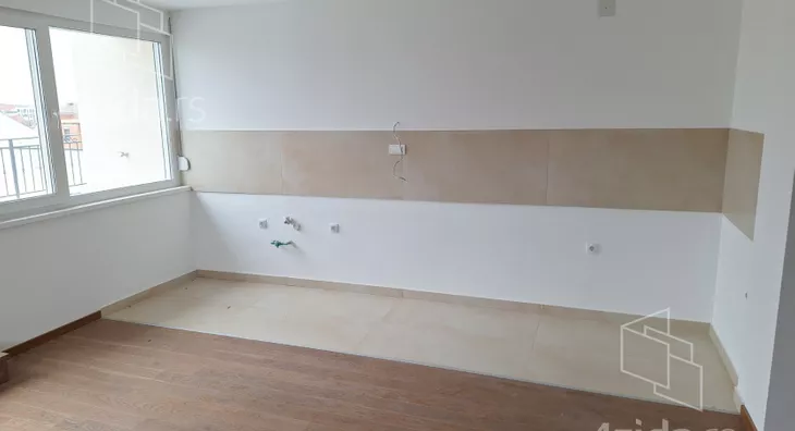 Šestosoban stan | 4zida